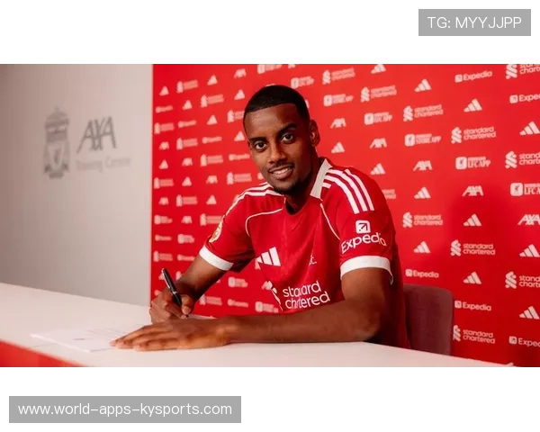 利物浦标王亮相训练场，伊萨克正式加入球队合练，利物浦队标演变